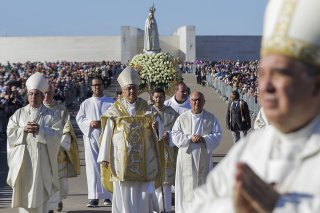 Le rapport sur la pédocriminalité au sein de l'Eglise rendu par une commission indépendante "exprime une réalité dure et tragique", selon l'évêque de Leiria-Fatima José Ornelas (au centre), président de la Conférence épiscopale portugaise (archive...